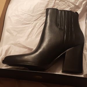 Marc Fisher short black boots